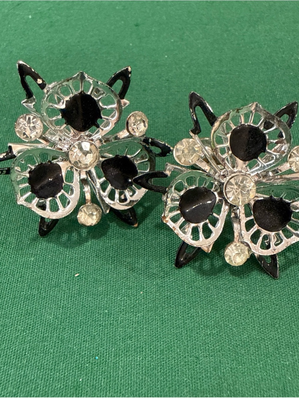 Floral Shaped Metal Filigree Black Centers &Rhinestones W/screw On Backs 110B